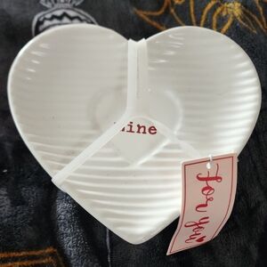 ✨️❤️🩷NWT ADORABLE SET OF 4 HEART PLATES/ SNACK PLATES 🩷❤️✨️